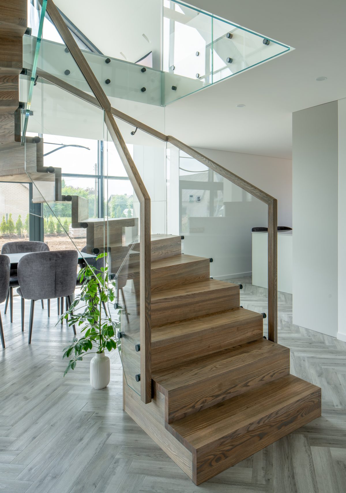 Spiral Staircase with Ash Treads & Glass Railings | LHM Step