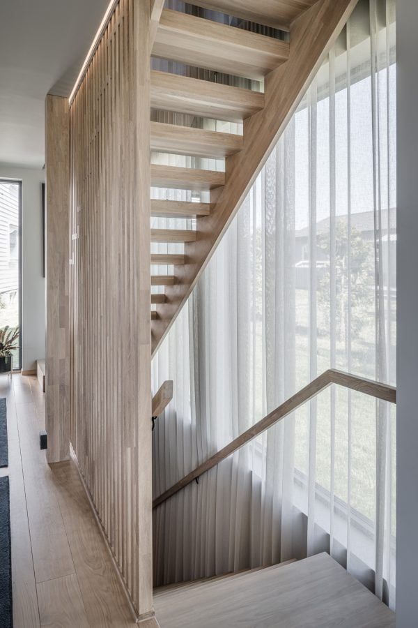 Elegant Staircase for Three-Story Home | LHM Step